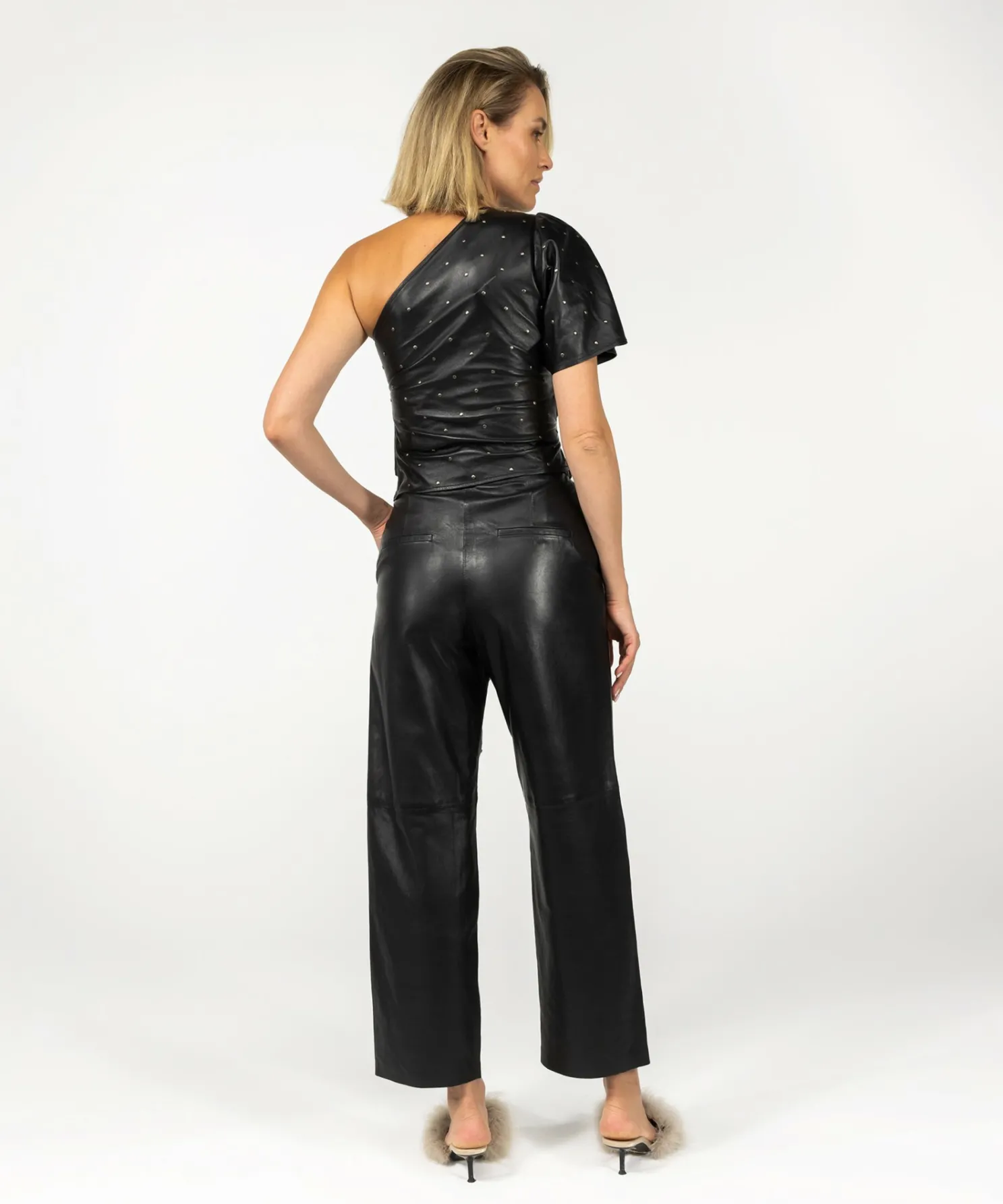 IBANA Trap Studs Black- Pre Spring/Summer '24